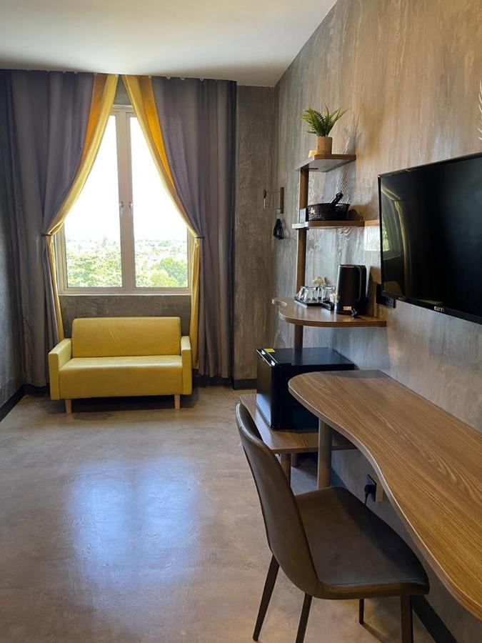 Sri Indar Hotel & Suites Parit Buntar Kültér fotó