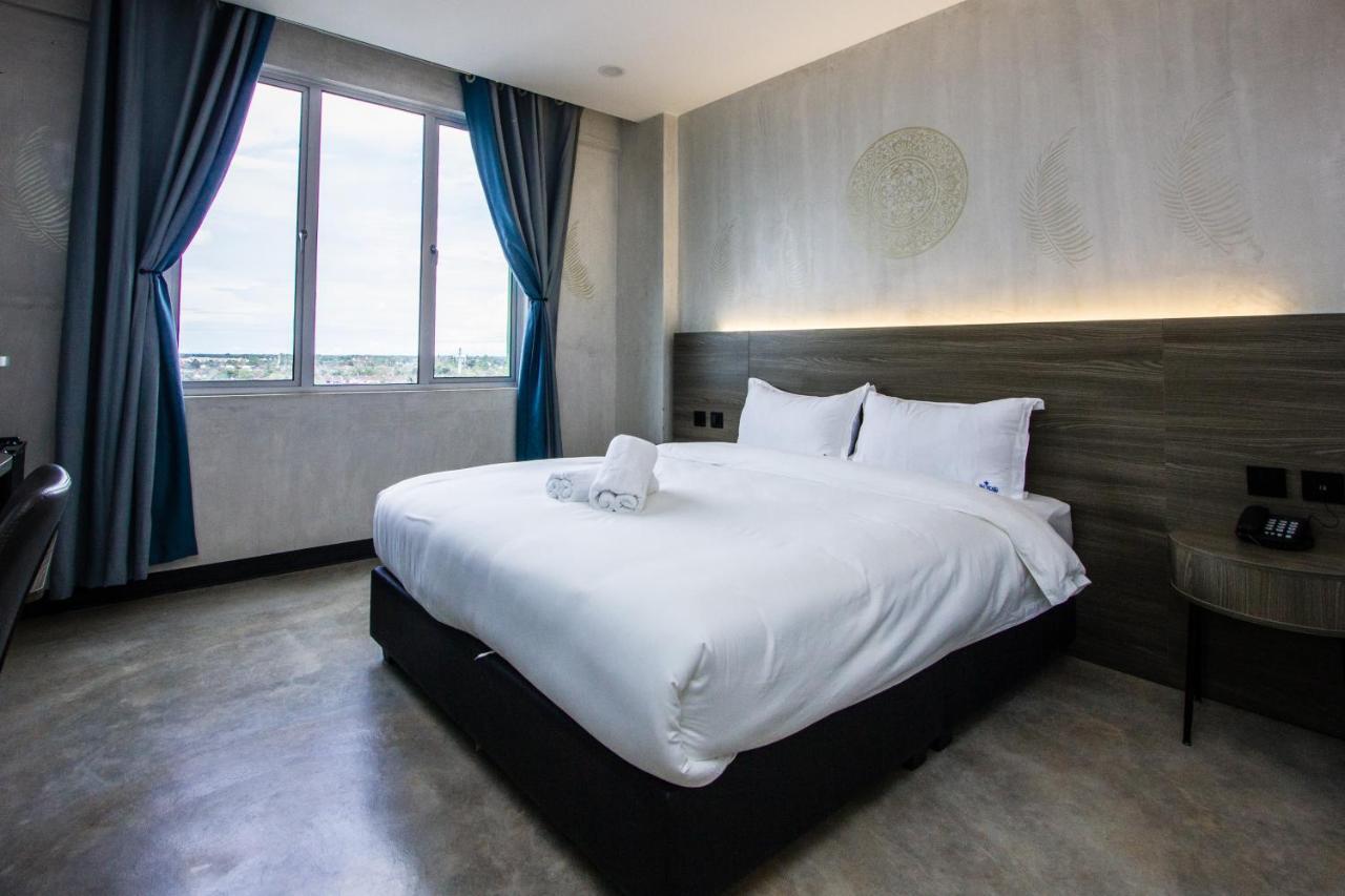 Sri Indar Hotel & Suites Parit Buntar Kültér fotó