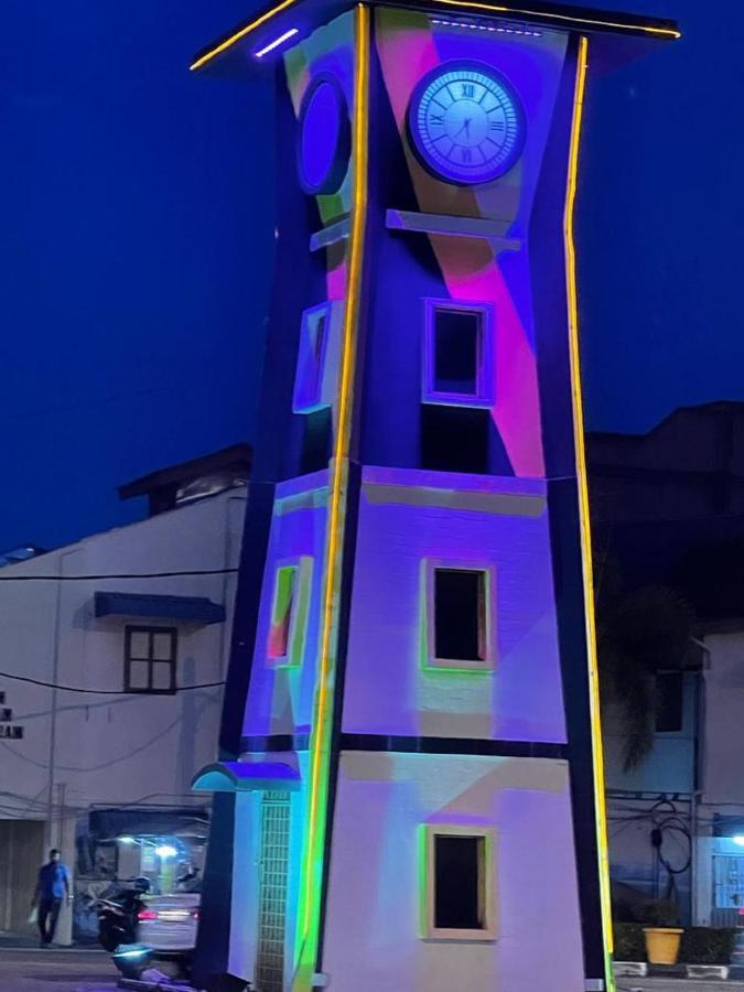 Sri Indar Hotel & Suites Parit Buntar Kültér fotó
