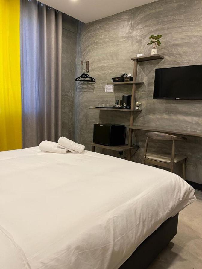 Sri Indar Hotel & Suites Parit Buntar Kültér fotó