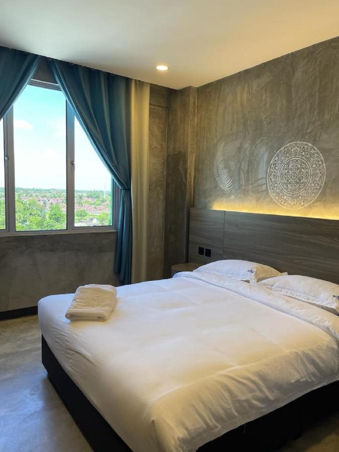 Sri Indar Hotel & Suites Parit Buntar Kültér fotó